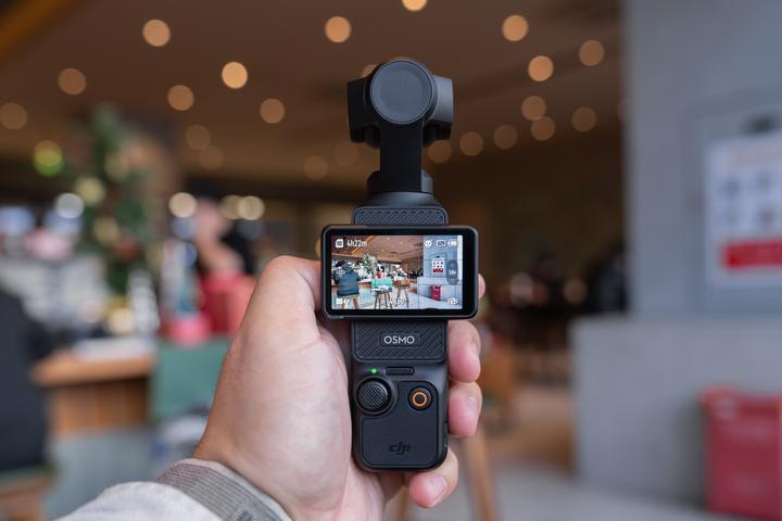 大疆Osmo Pocket 3 测评：1 吋大底2 吋小屏3 轴云台，年度最佳Vlog