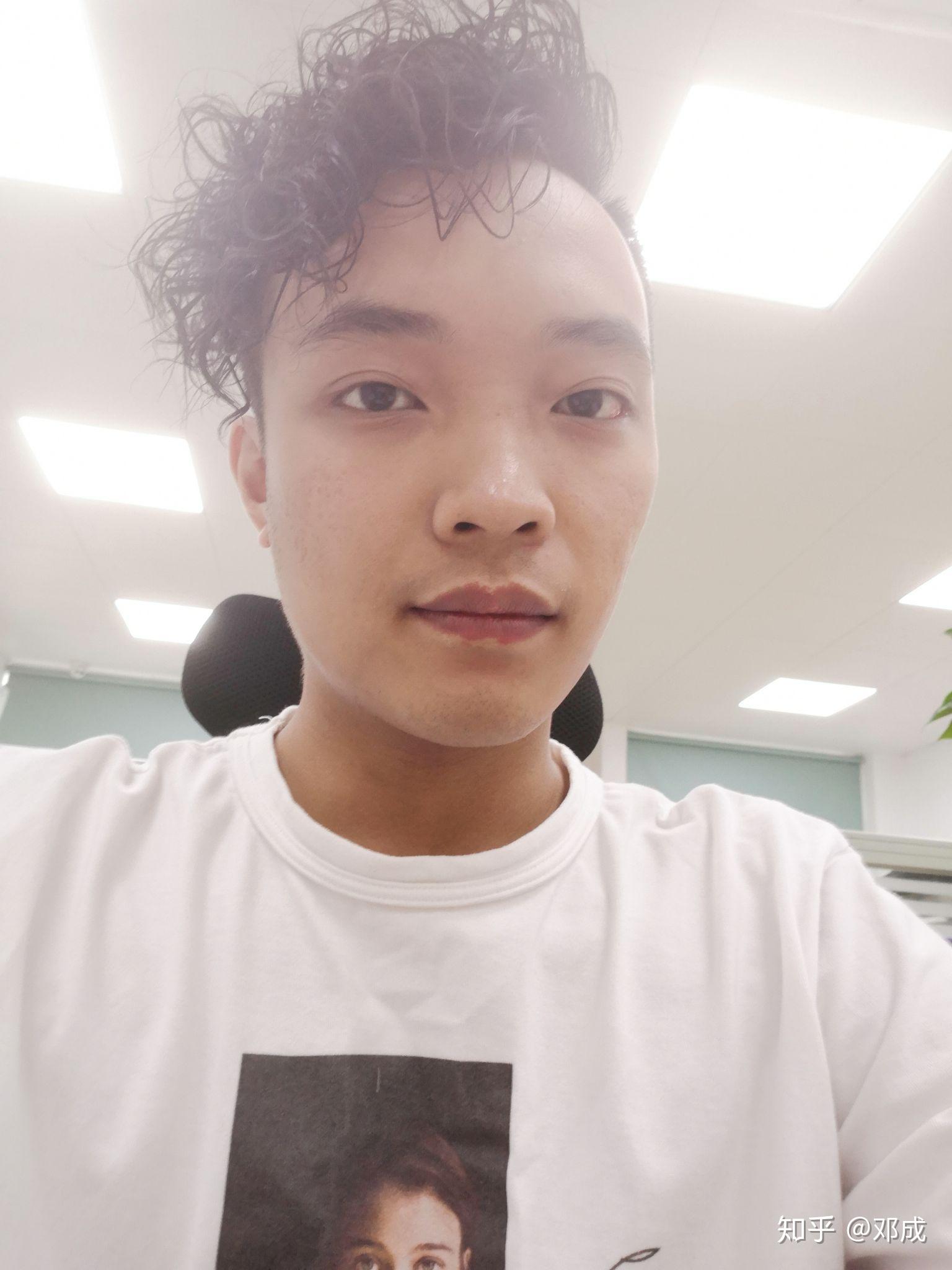 发际线高且m型发际线的男人适合什么发型?额头较大?