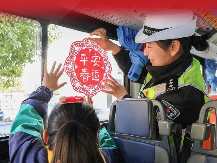 960小时金华交警暖心守护全力以赴