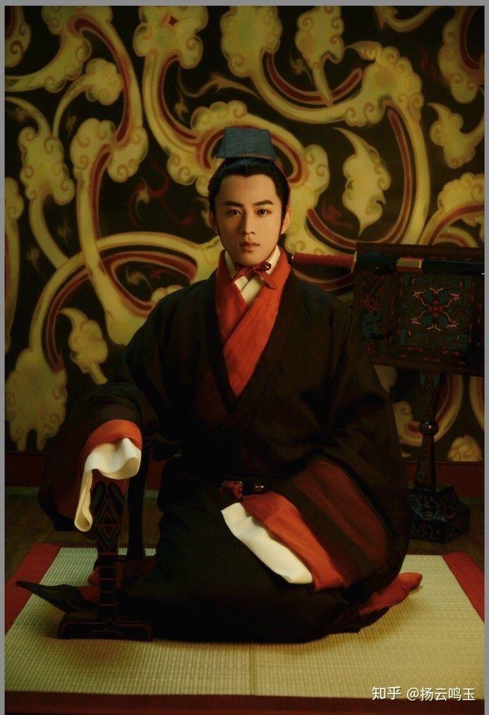 为何同样是黑色官服汉朝的那么好看满清的那么丑