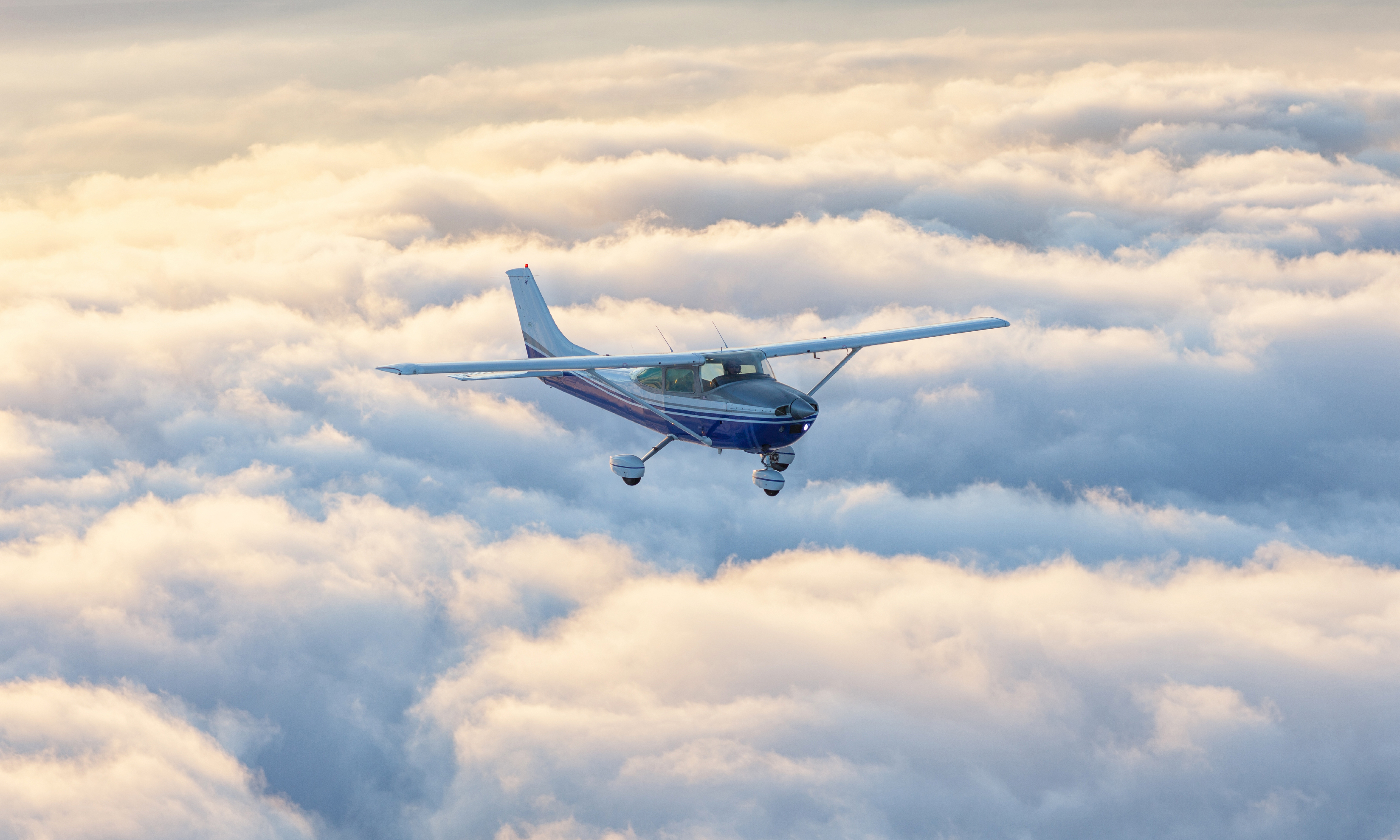 在飞机巡航高度极目远眺能看到多远距离的地面景象