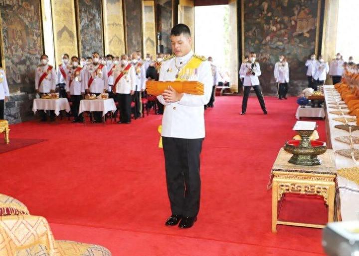 泰国提帮功王子回国亮相！独自营业很威风，眼神坚定王者气场绝了 - 知乎