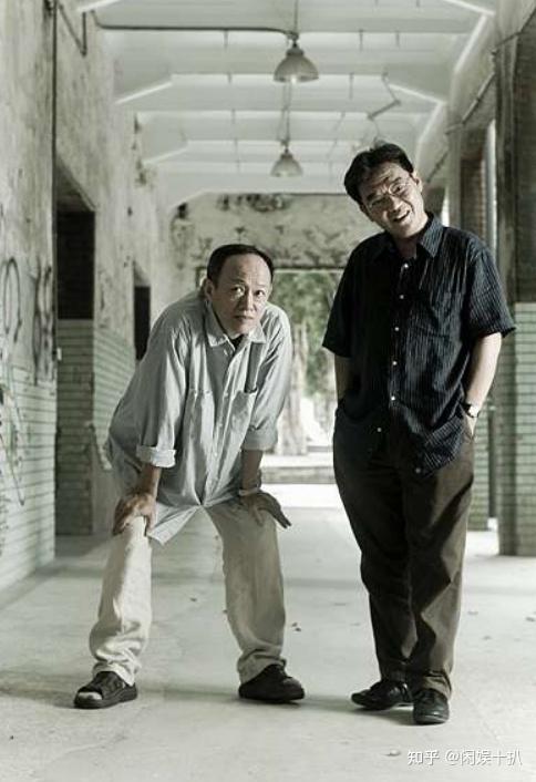 71岁“老戏骨”金士杰现状:白发老态,子女上中学,妻子风韵犹存 - 知乎