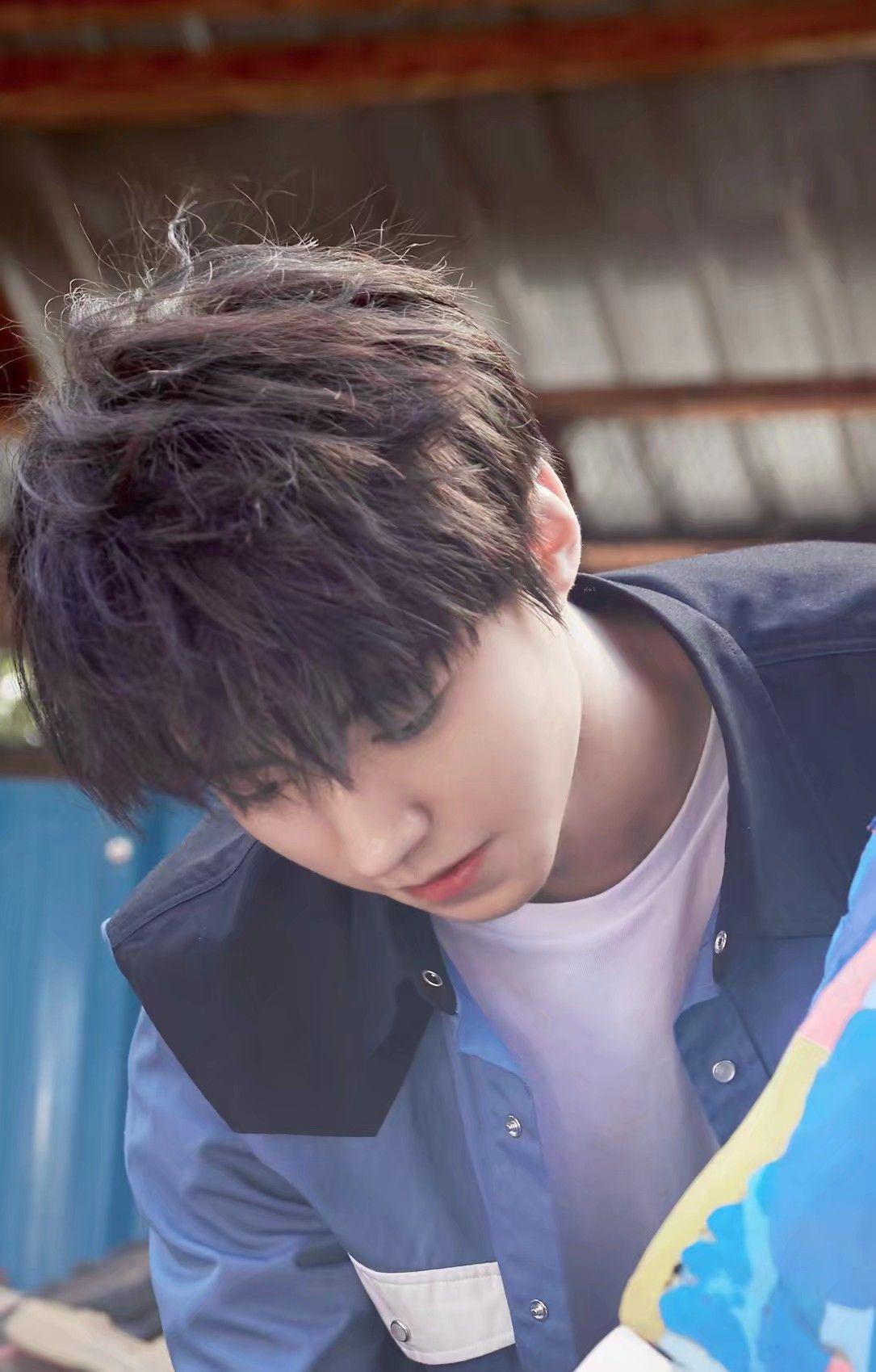 有没有王俊凯无水印的全面屏壁纸咧?