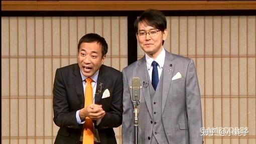 为什么日本漫才组合一般都是装傻站左边吐槽站右边呢