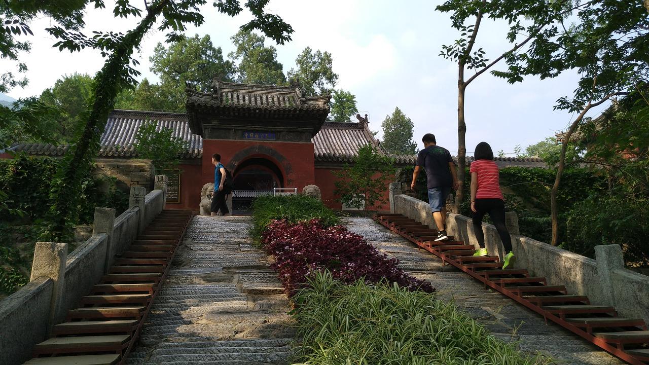 4. 小庙供奉神祇