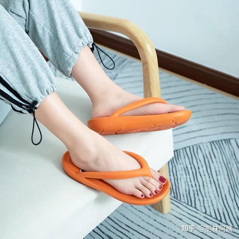 脚好看的女生穿人字拖是什么体验