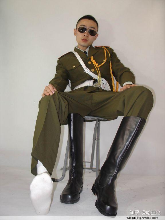 军人的袜子为什么是深颜色? - 知乎