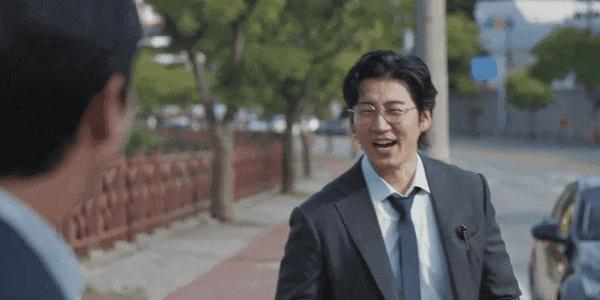 《UDT：我们小区特工队》笑不活了，这两位“恶人”演喜剧超有料