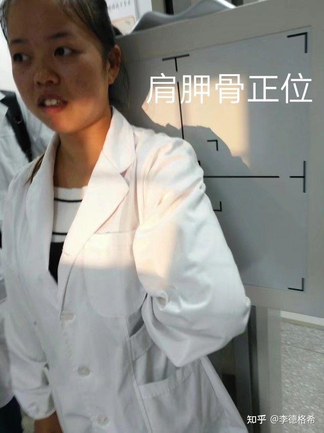 请问一下肩胛骨正侧位怎么摆位和影像显示谢谢