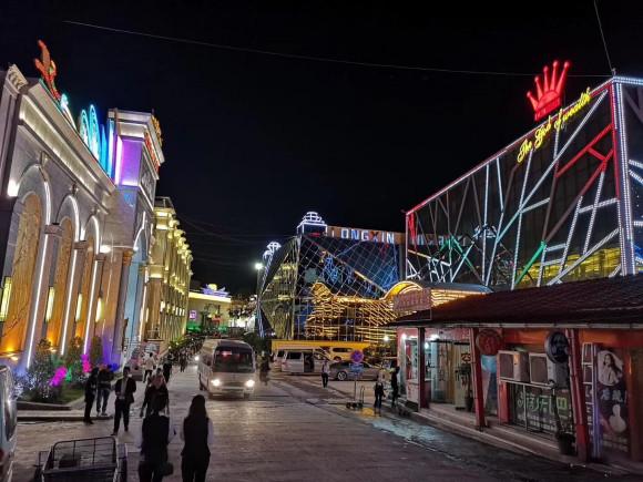 最近缅甸边境洋人街热火朝天