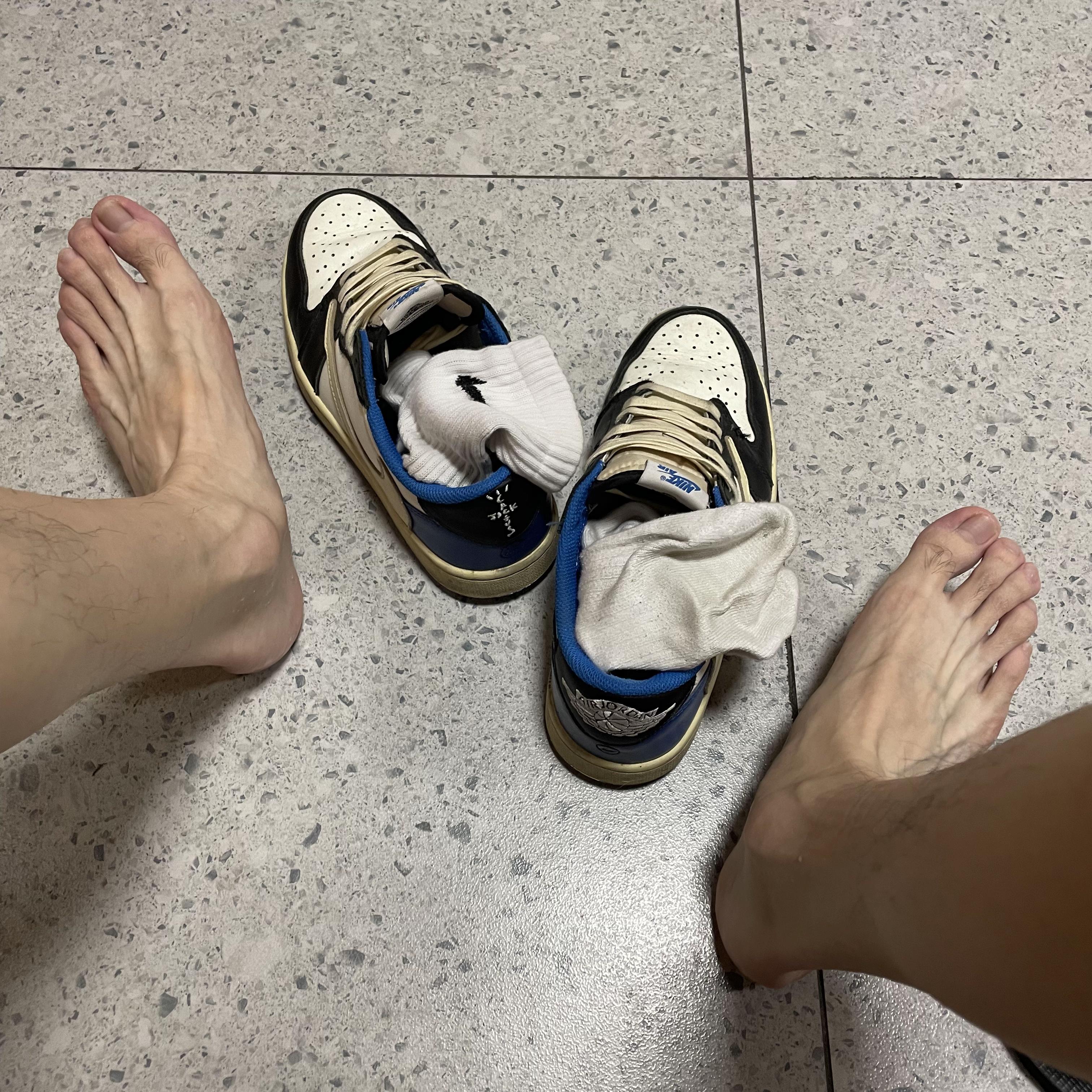 男生的脚要长什么样才好看