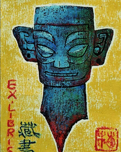 三星堆青铜大立人像两手空空它原先拿的是啥发掘时或已有答案