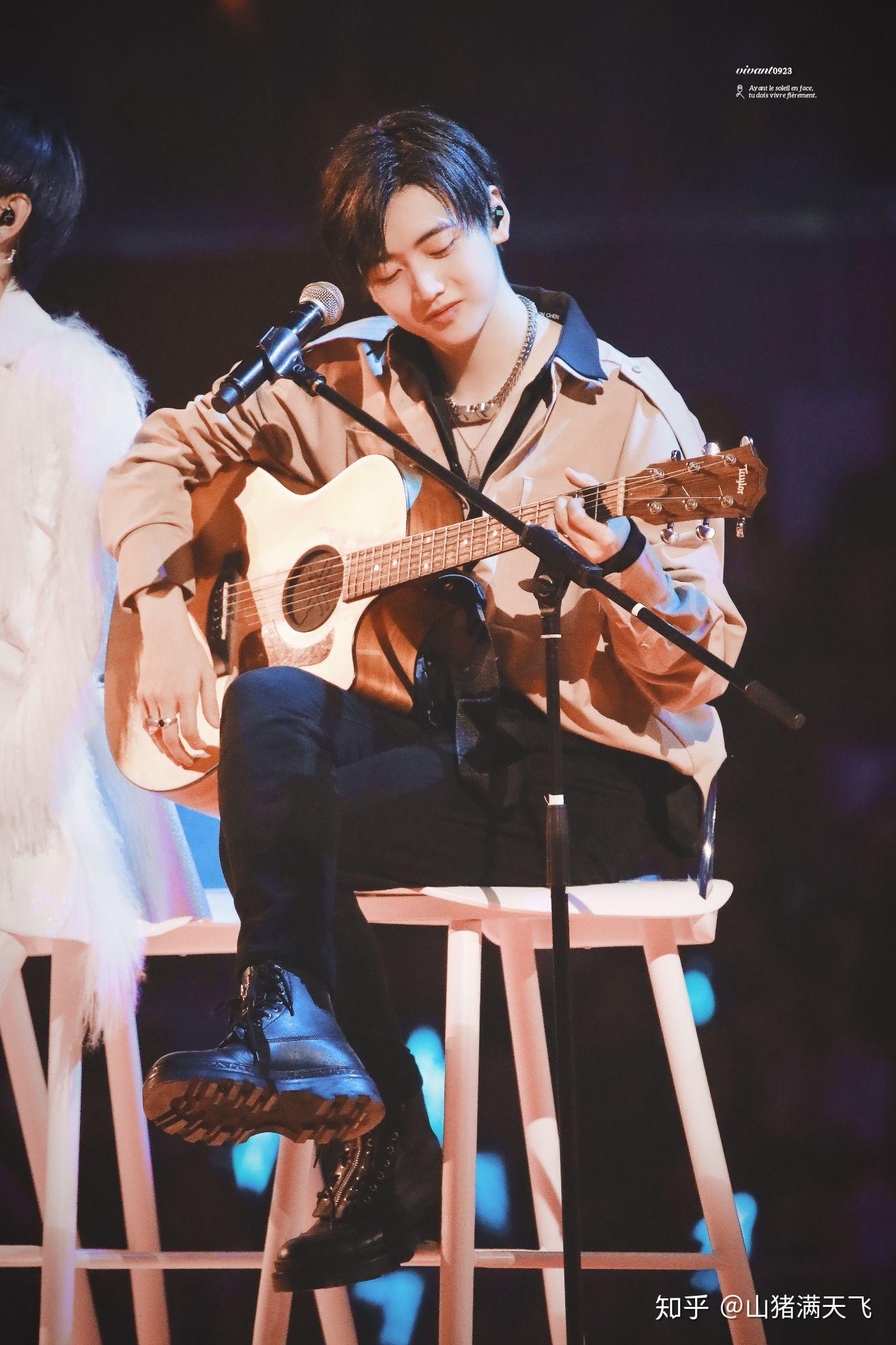 如何评价r1se成员焉栩嘉的颜? - 知乎