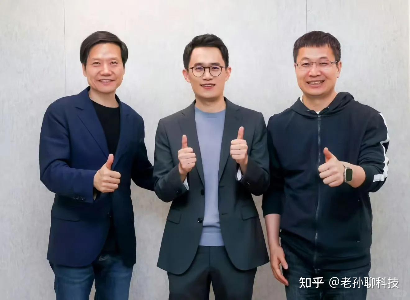 王腾换上iPhone17手机,不再用小米,网友:终于不用伪装了