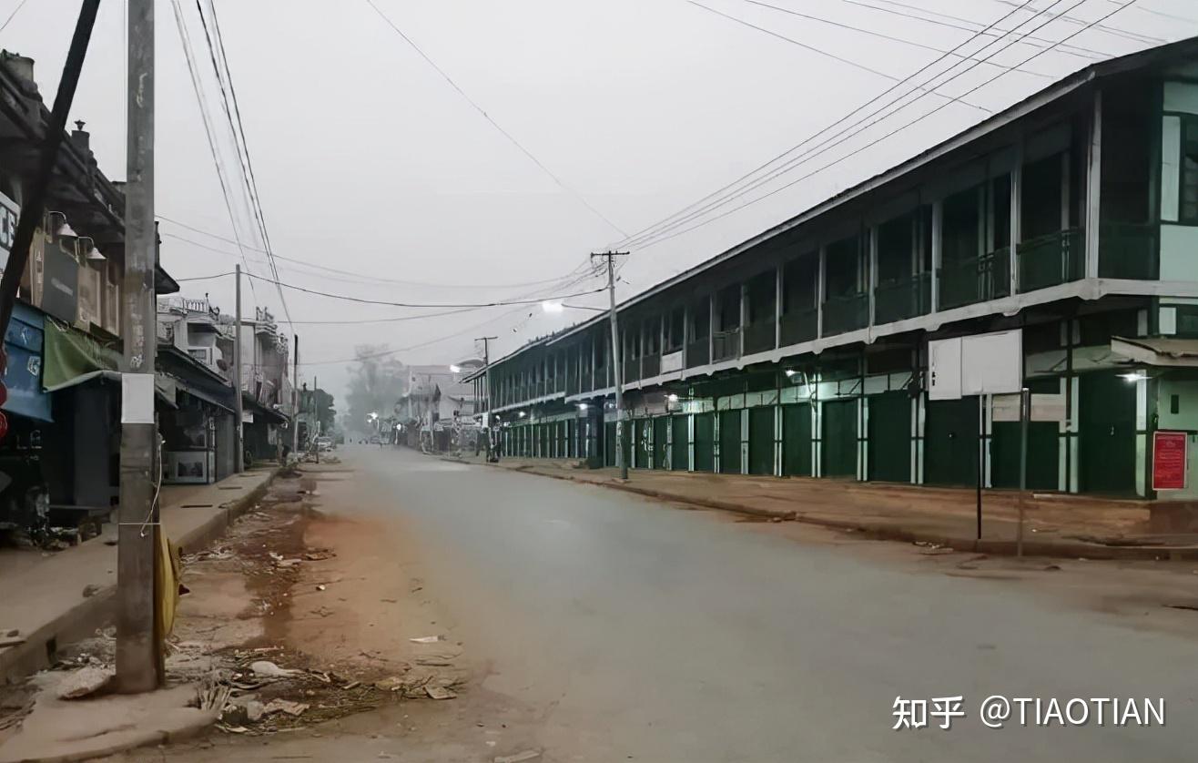 为减少犯罪率缅甸皎梅镇在主要道路上安装了监控摄像头