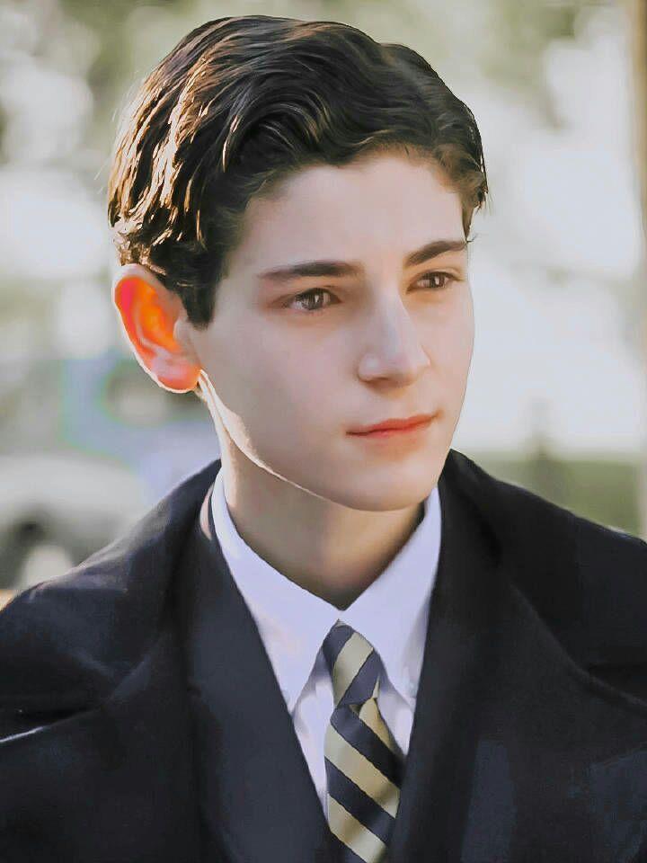 想知道欧美的00后有没有长相很惊艳的小鲜肉或美少年