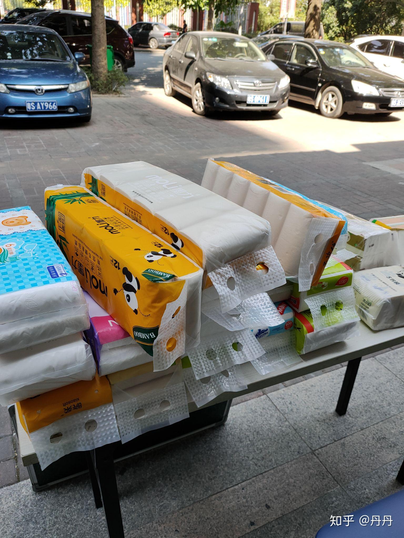 对撸纸巾摆地摊怎么看? - 知乎