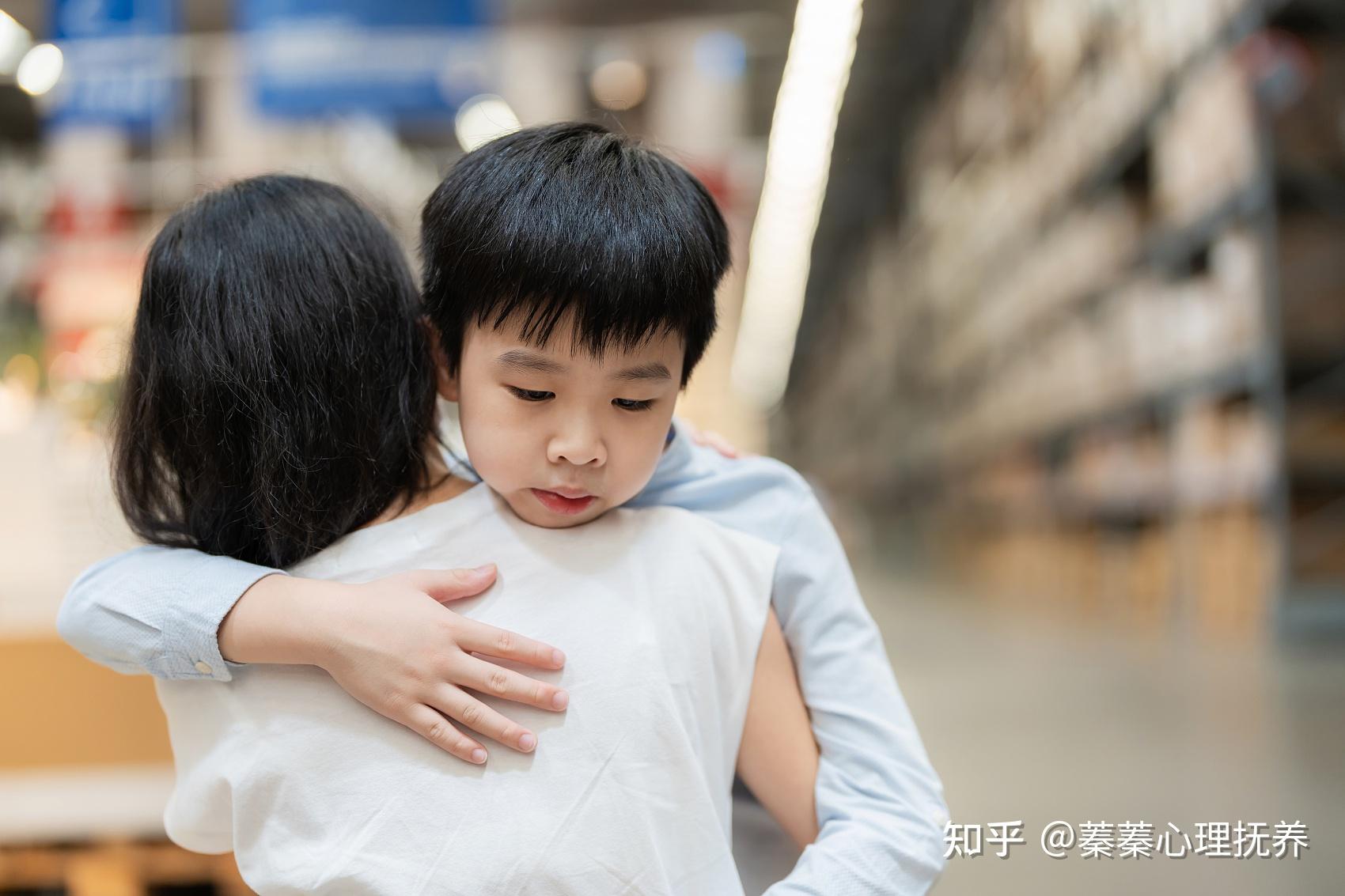 12岁男孩天天要抱抱，这正常吗？为什么搂搂抱抱对孩子那么重要？ - 知乎