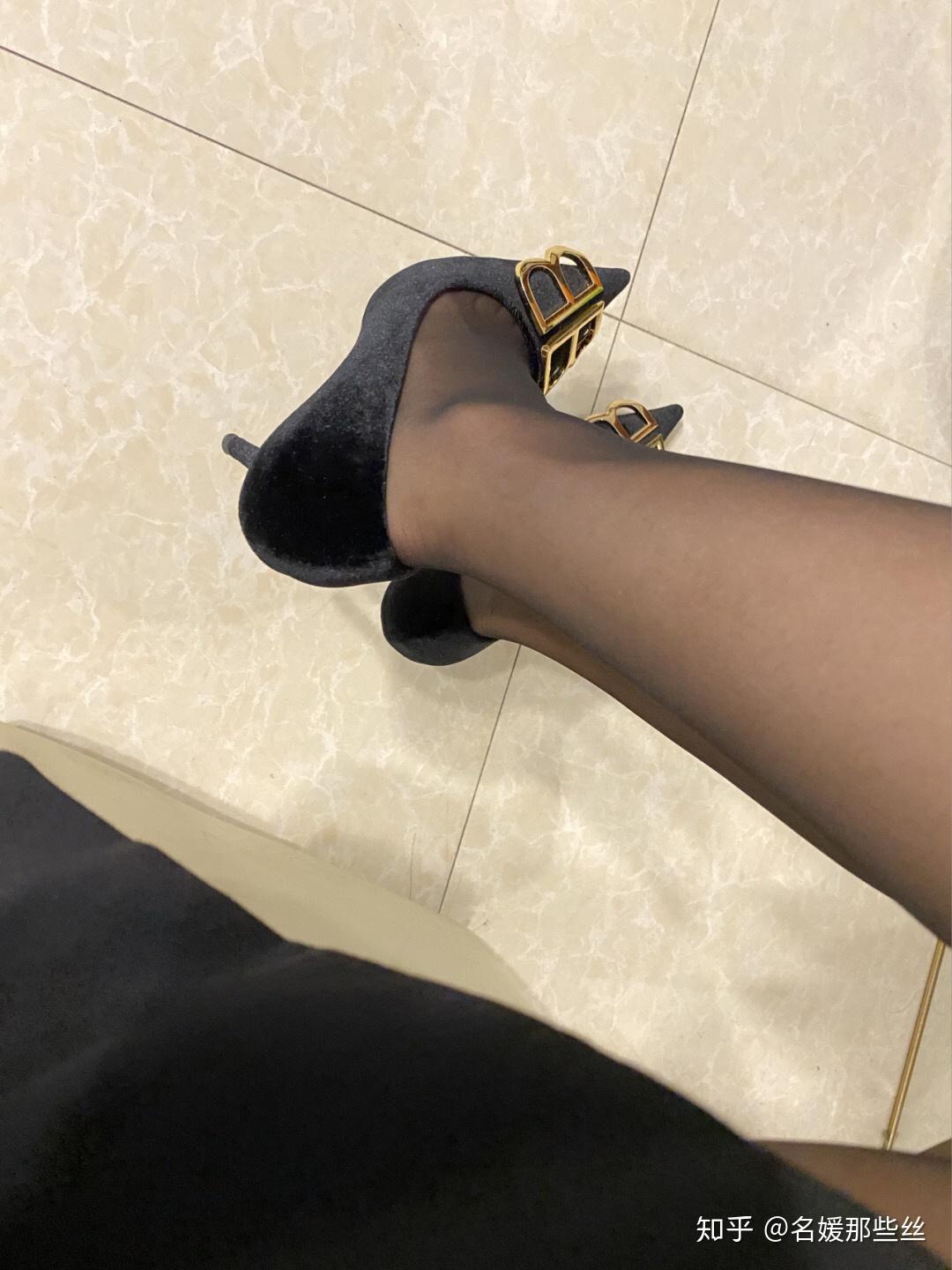 女生什么时候会穿灰丝袜呢? - 知乎