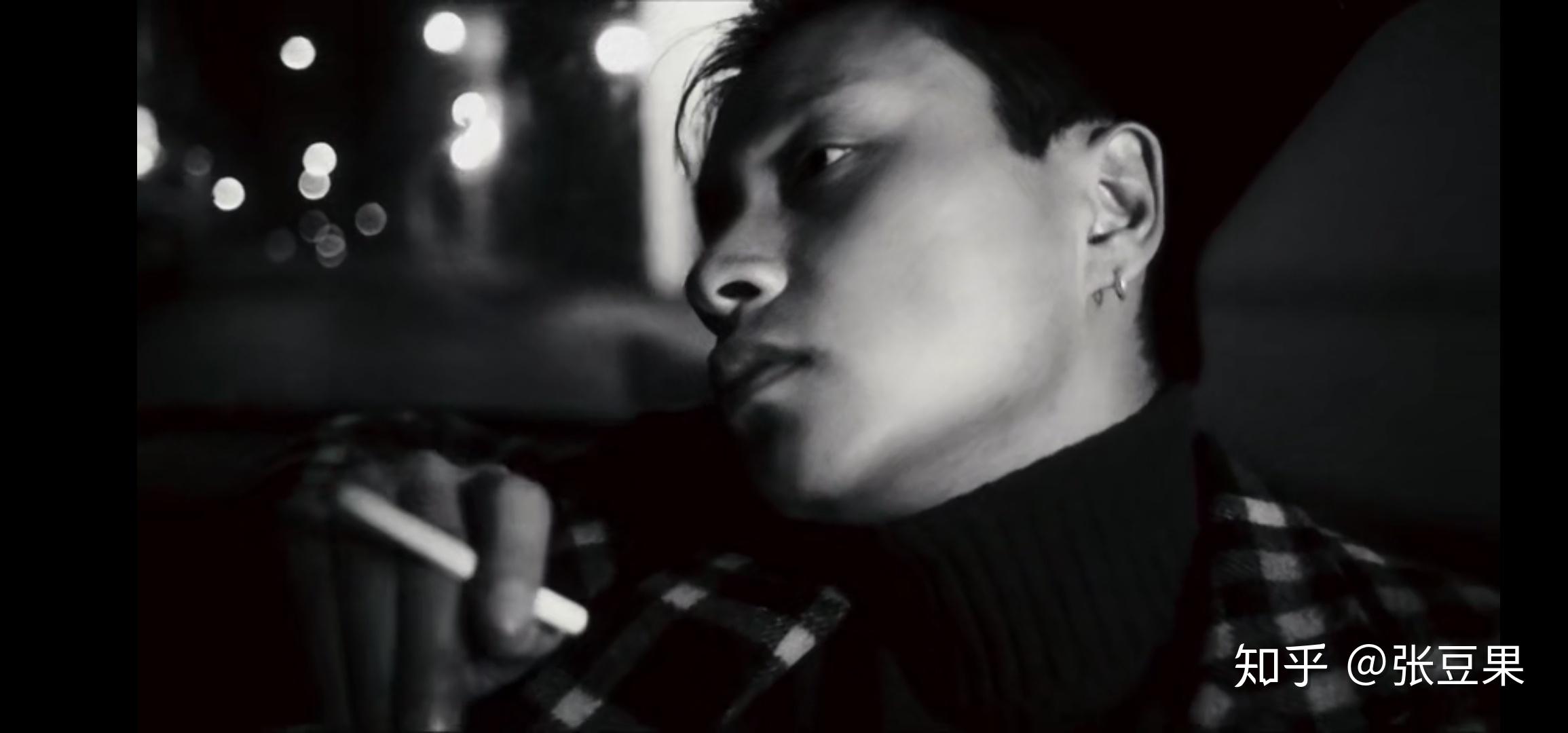 《春光乍泄》里何宝荣对黎耀辉是什么样的感情?