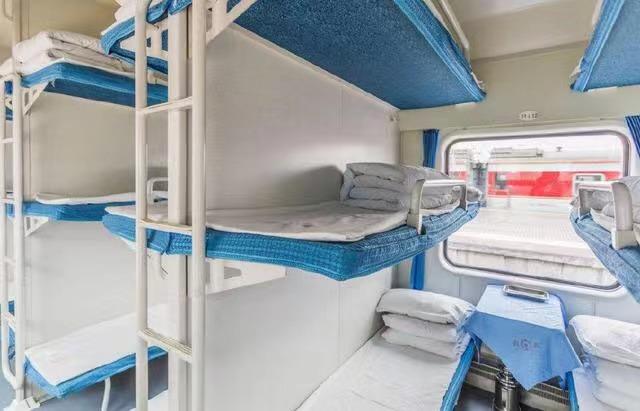 火车硬卧上中下选哪个好第一次坐长途火车需要注意哪些问题