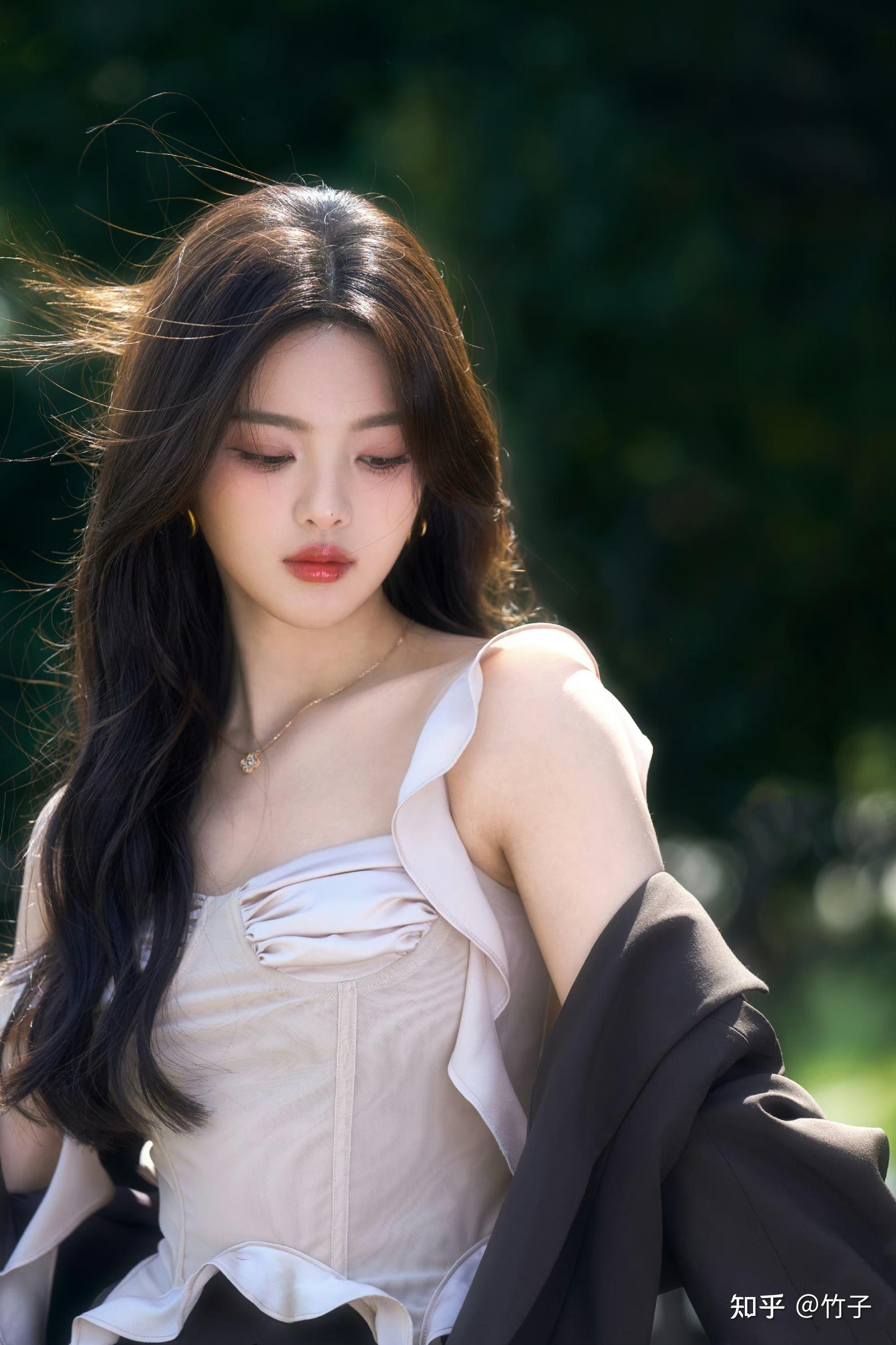 颜值而论,杨超越哪张照片曾让你眼前一亮? - 知乎