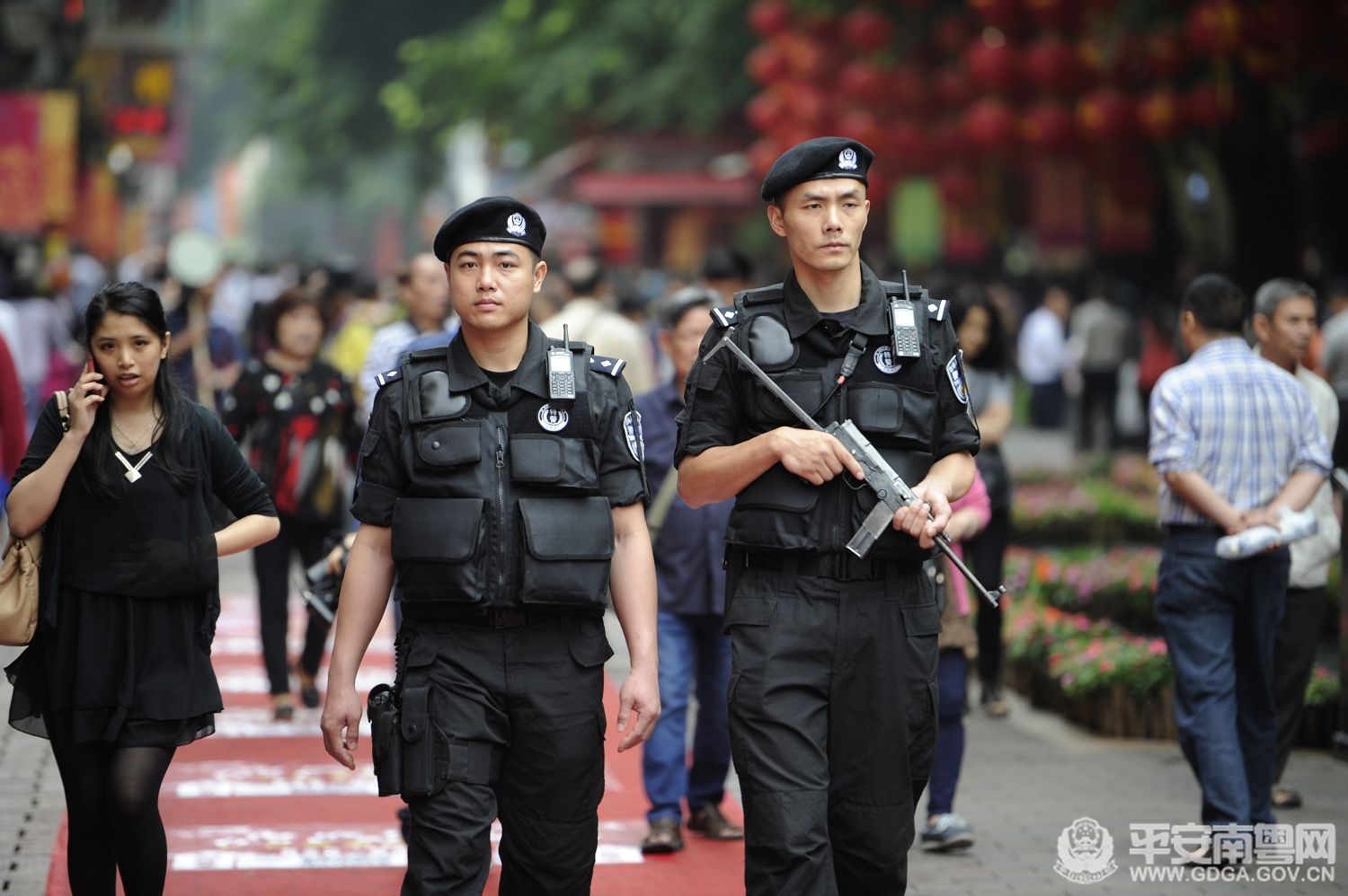 中国警察执勤可以拿枪吗? - 知乎