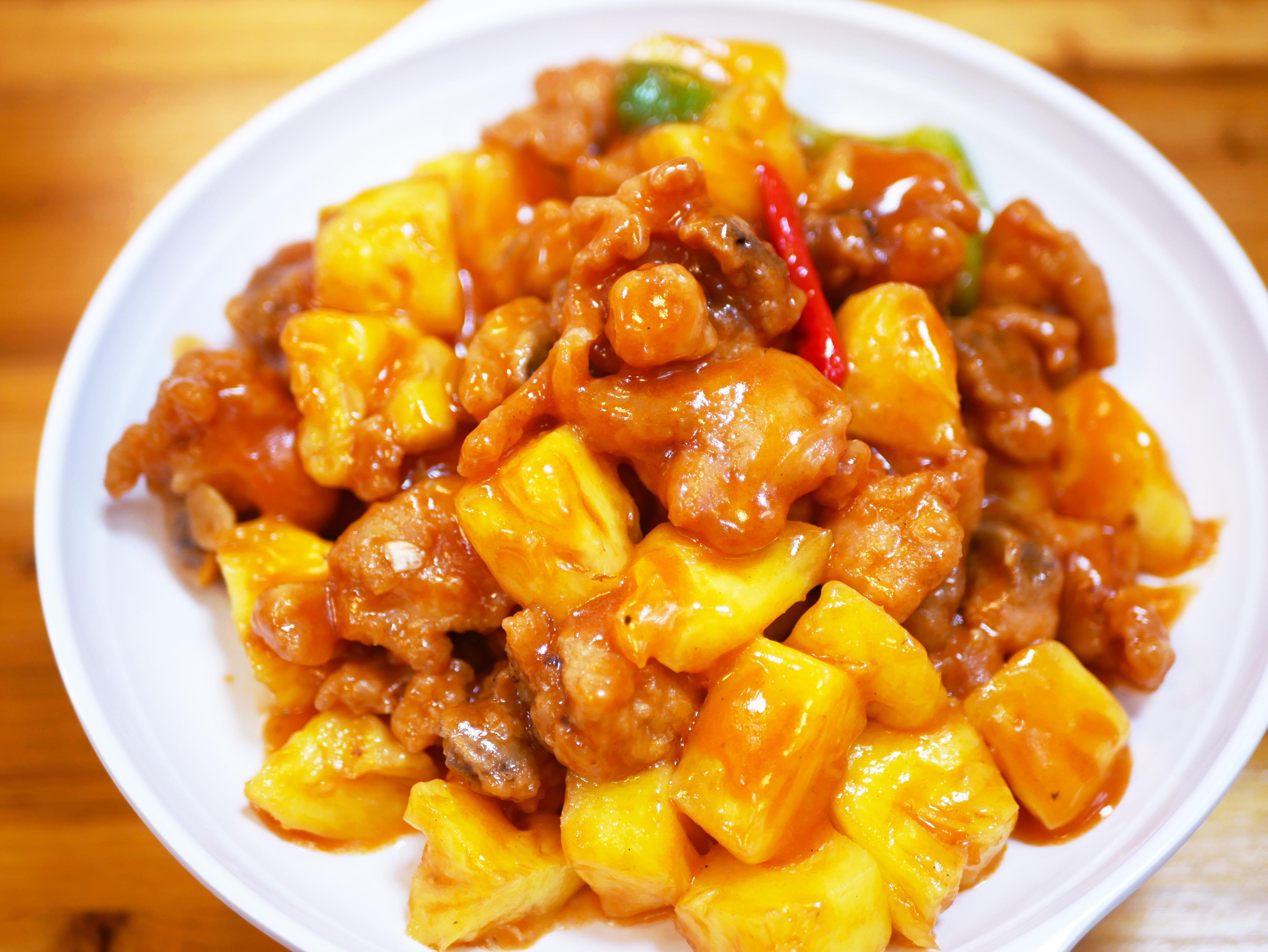 粤菜大厨分享菠萝炒鸡的家常做法酸甜开胃可口下饭