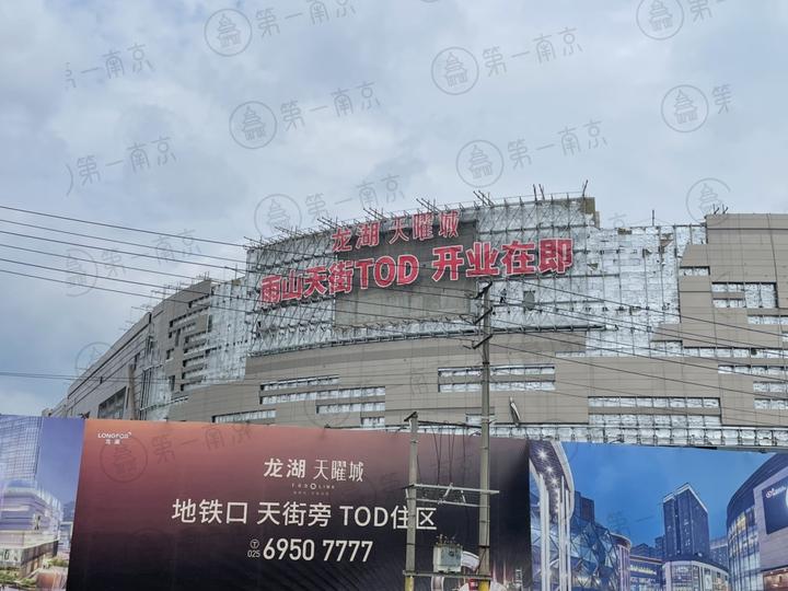 刚刚,南京万人疯抢神盘悄悄交付!现场实景令人震惊 - 知乎