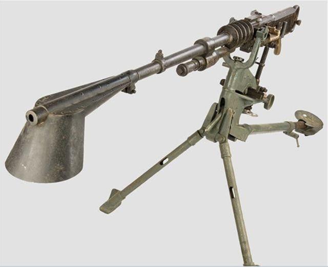 开火就喷地的武器,法国一战艾蒂安m1907重机枪,能发射穿甲弹