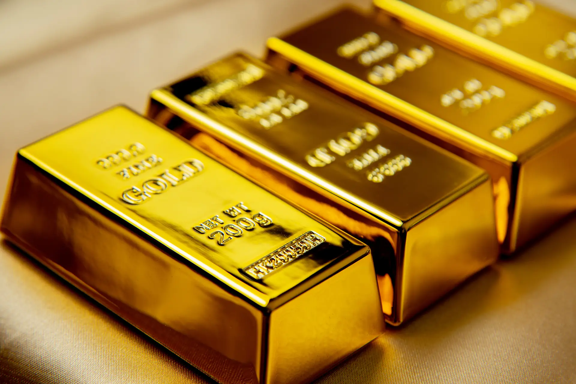 现货黄金失守 4400 美元，最近 4 个交易日累计跌超 13％，黄金为何「避险失灵」？