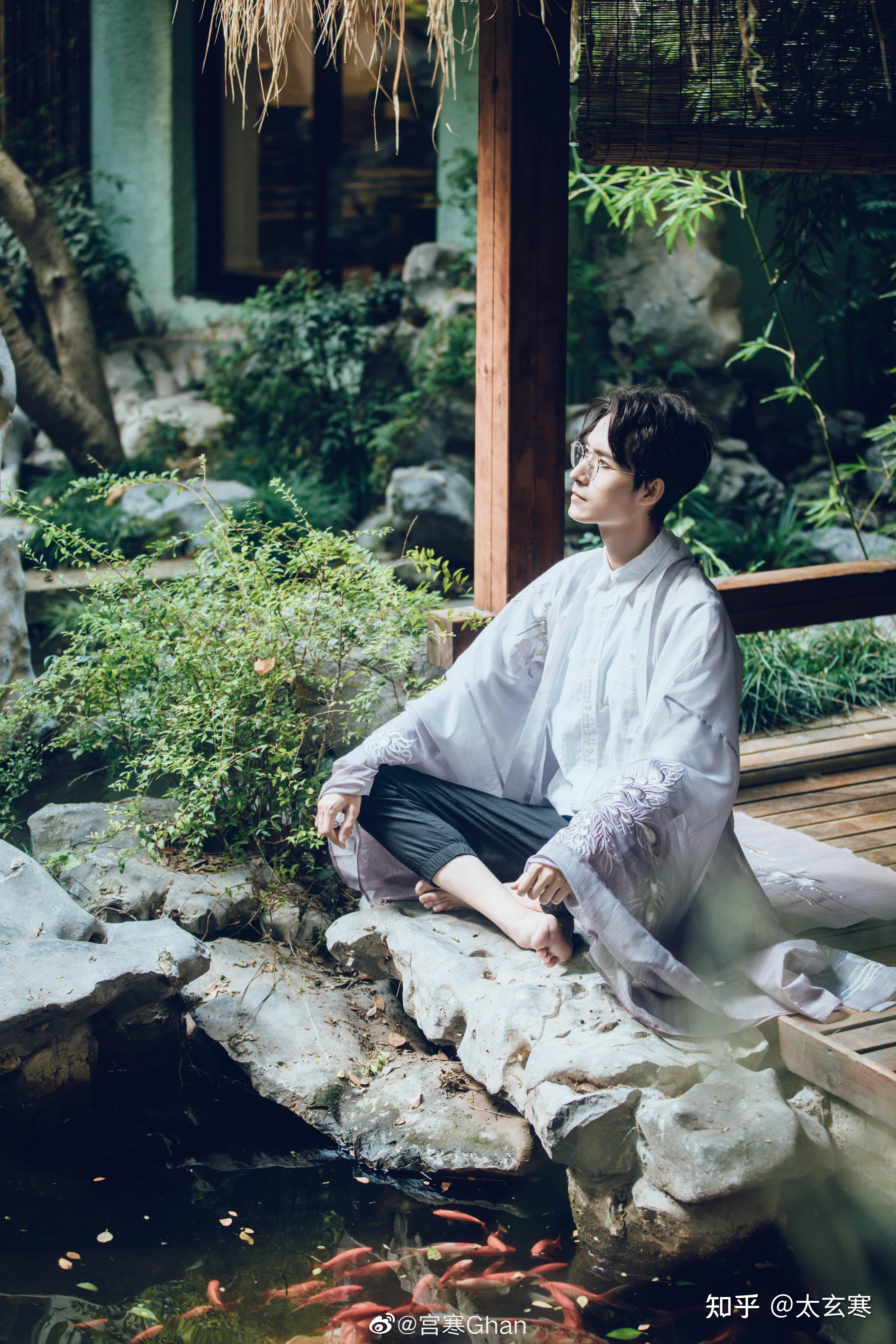 如何评价汉服模特 宫寒? - 知乎