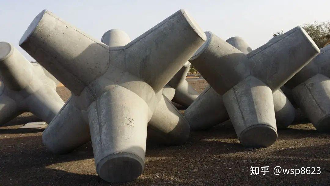 海岸边的这个为什么要用乱石堆砌呢?