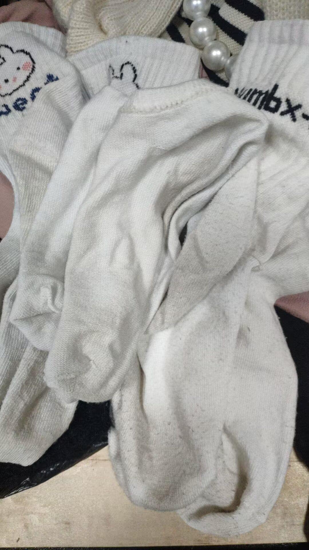 为什么女生的白袜子穿不脏?