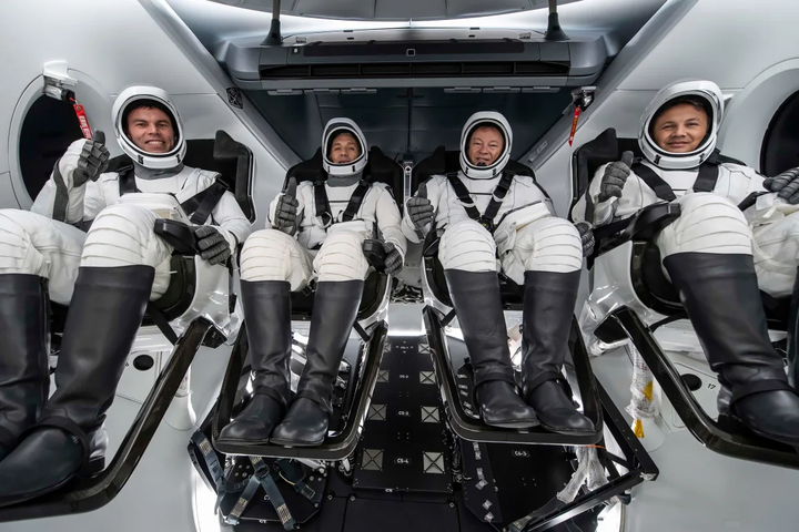 马斯克再送4名"私人"宇航员上太空!spacex已成功执行12次载人任务
