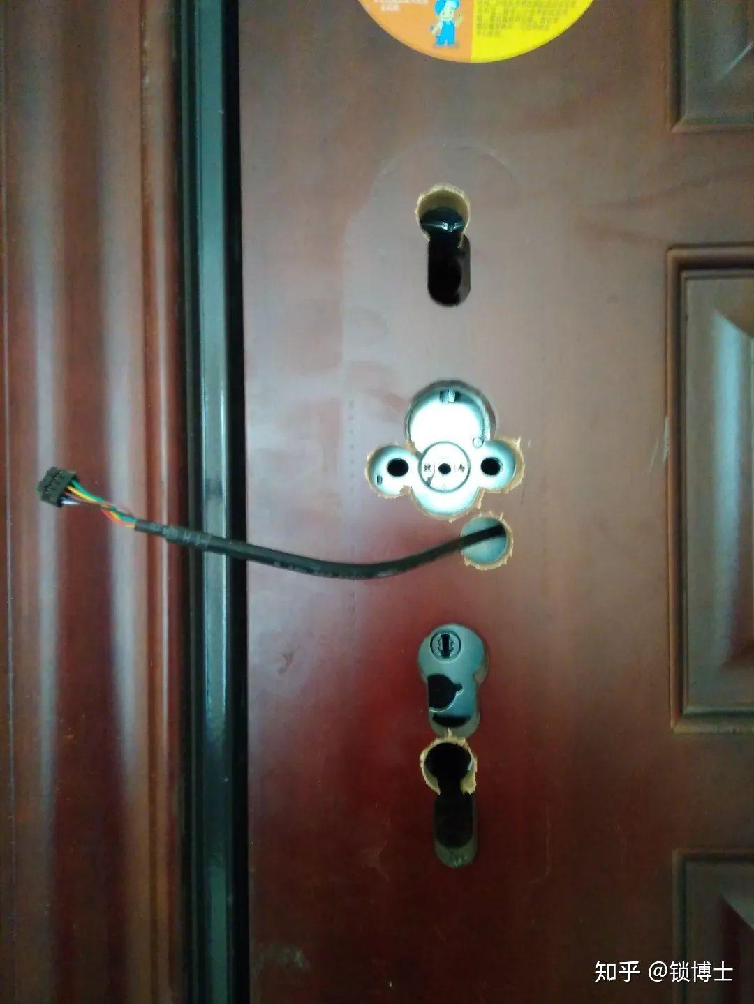 防盗门按智能锁开多大孔