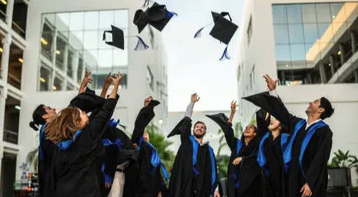 都说“不吃学习的苦，就得吃生活的苦”，那博士和教授们吃饱了学习的苦，还要吃生活的苦，这又该怎么解释？