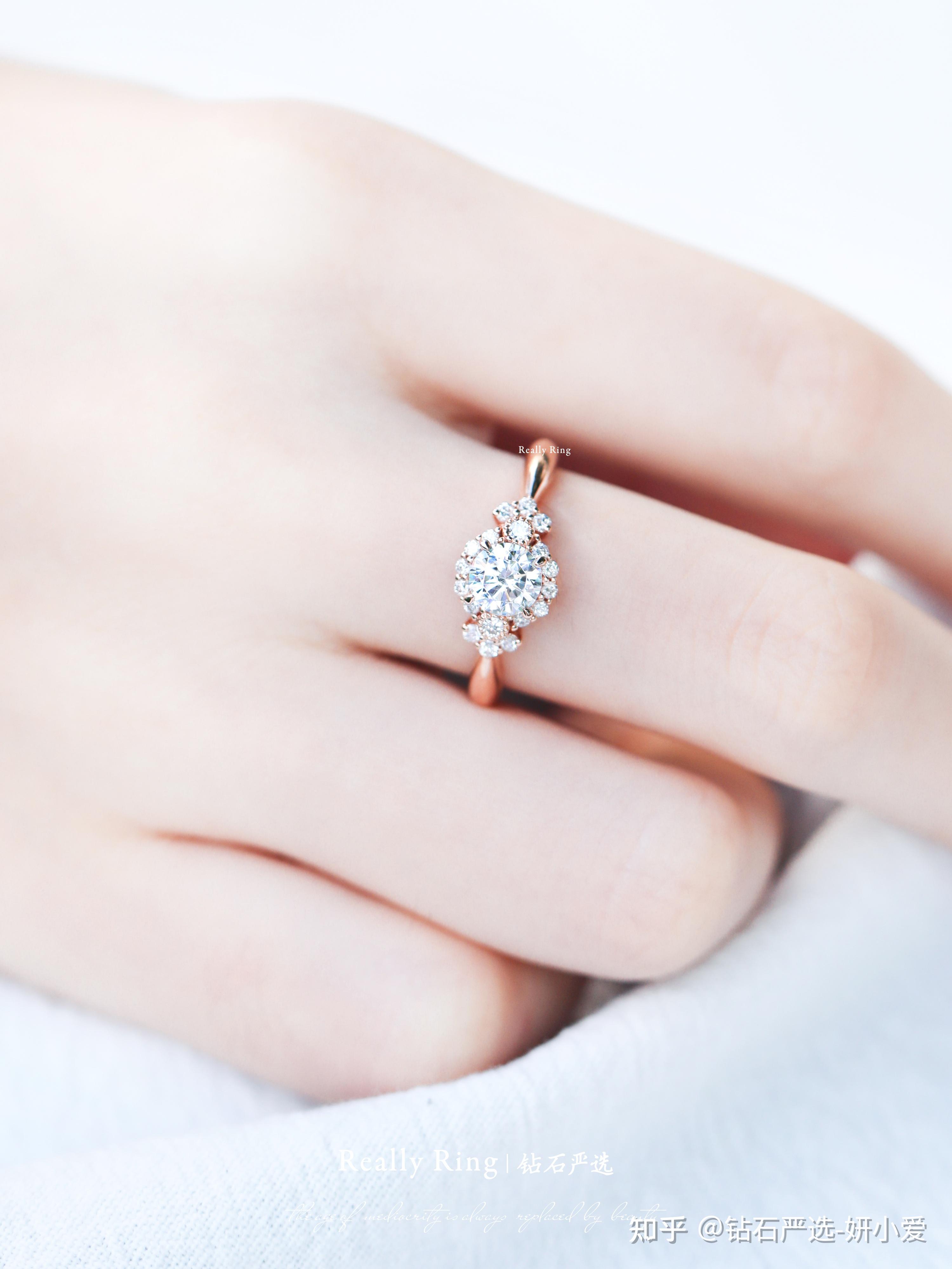 女生左手食指戴戒指代表什么意思