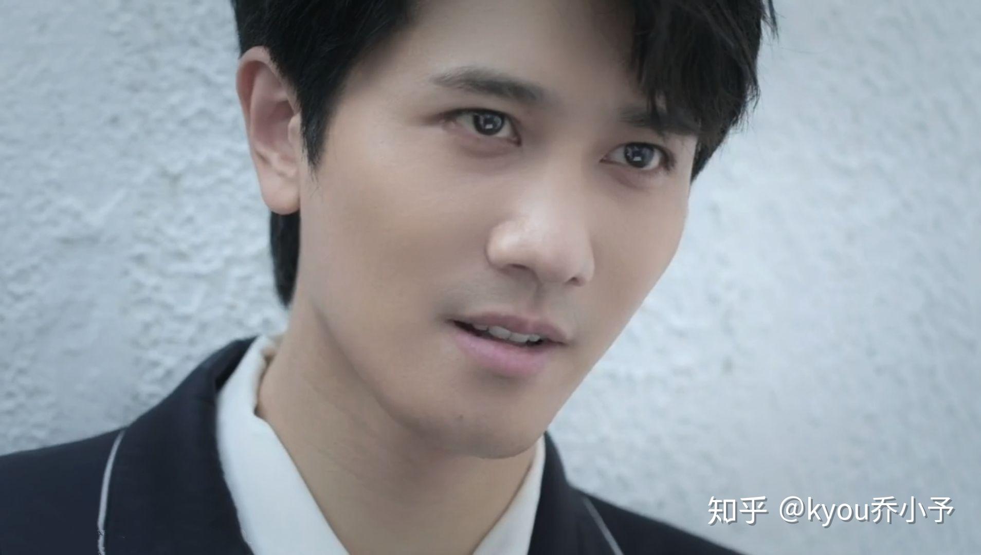 我咋觉的彭冠英后来做过微整呢?双眼皮和瘦脸针?