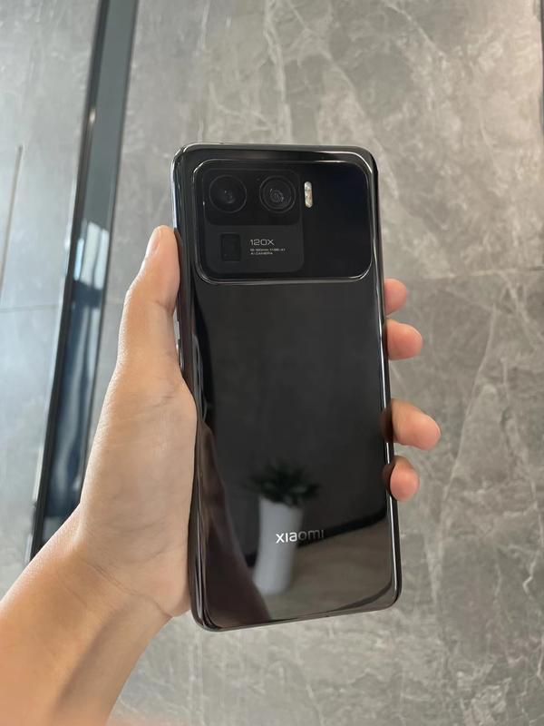 器,安兔兔跑分超过了81万,而小米12ultra预计搭载高通骁龙8gen1处理器