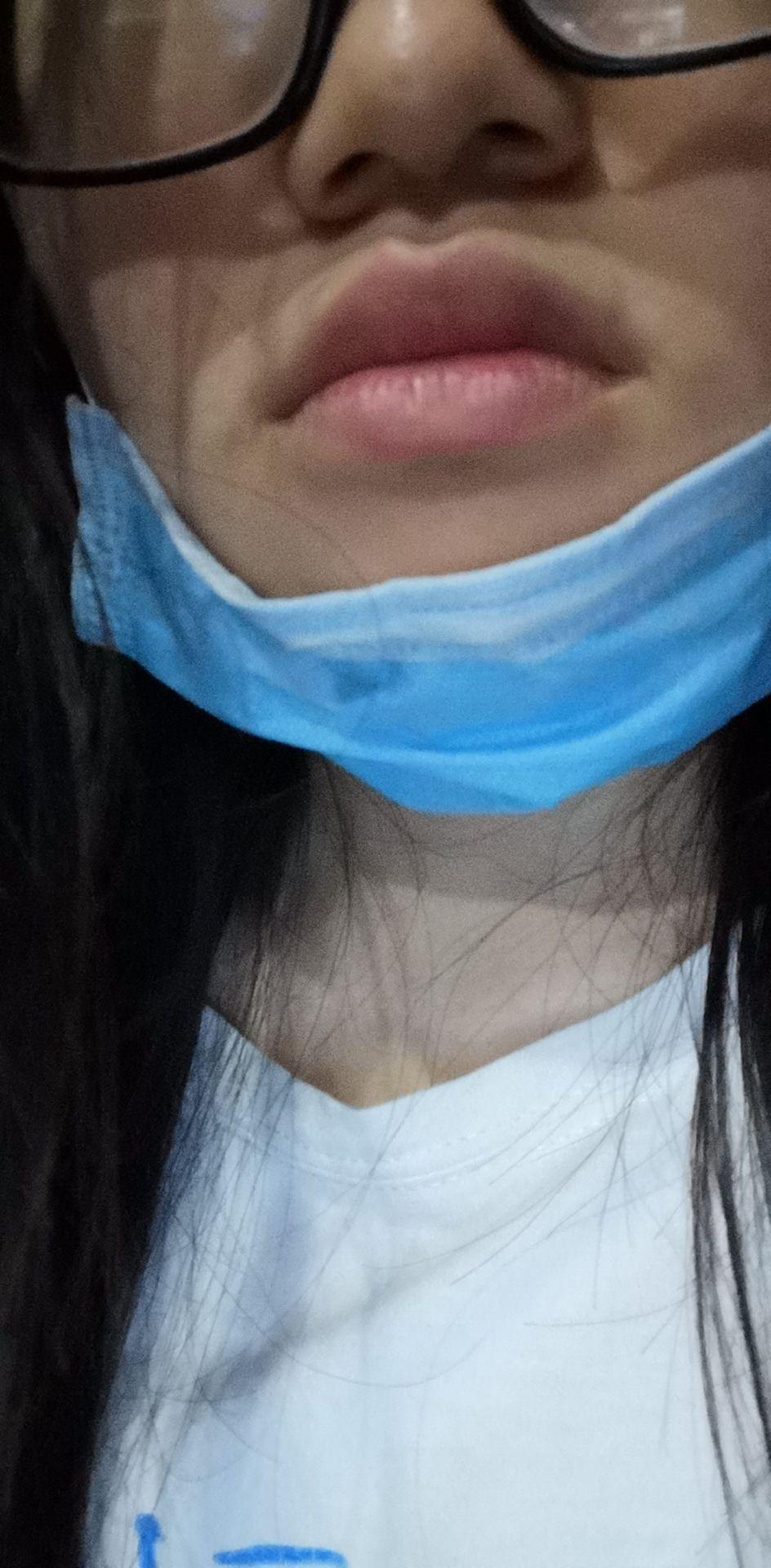 嘴唇厚且翘是什么体验?