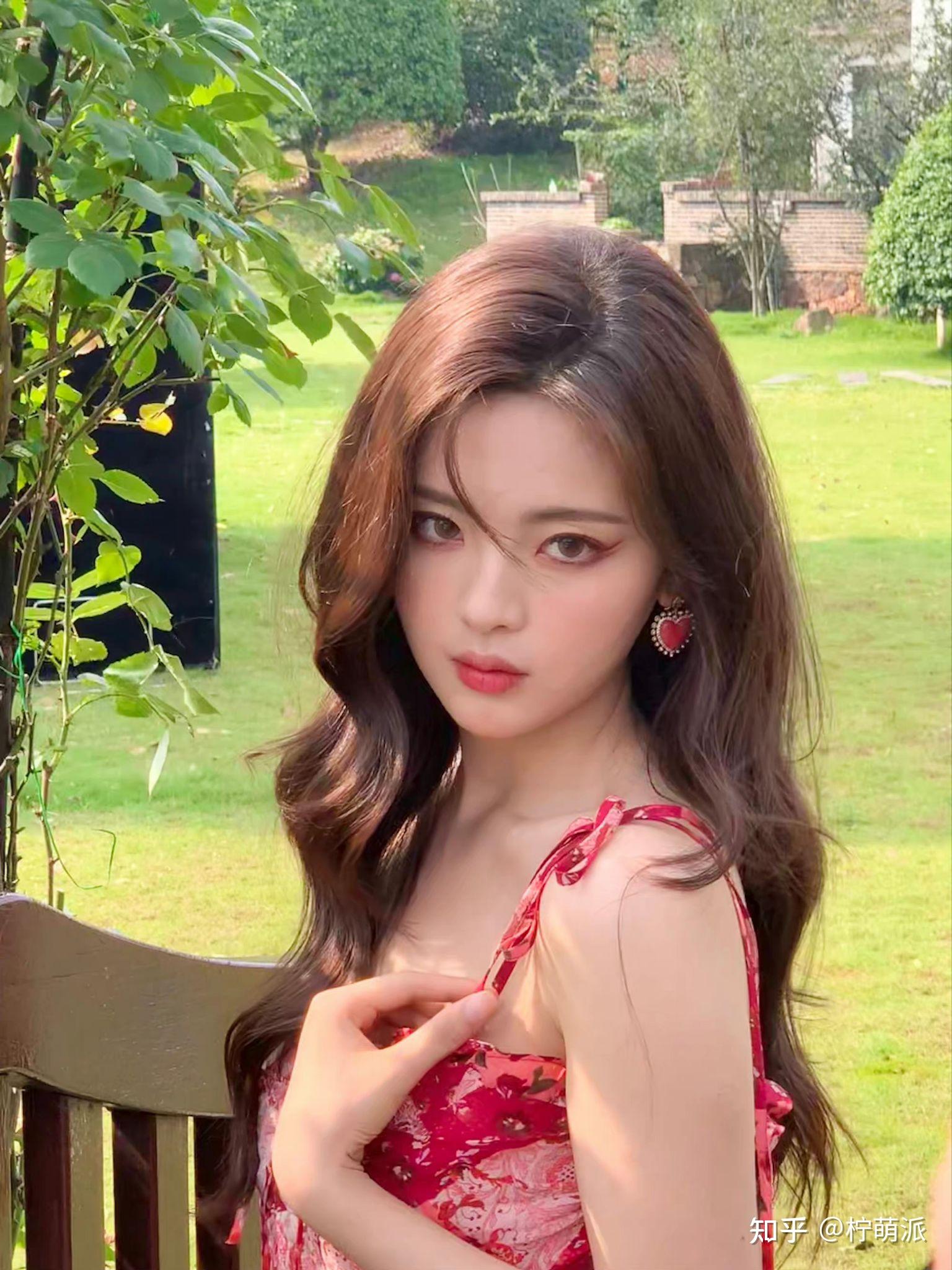 如何看待杨超越右臂上似有纹身? - 知乎