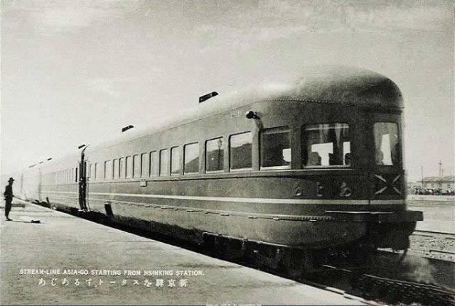 出现在1956年列车时刻表封面的是哪种车辆