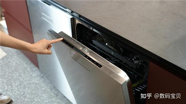 收藏几十套骨瓷高脚杯,终于找到不伤贵价餐具的ASKO专业洗碗机