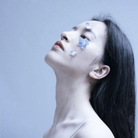 有没有这种冷系风格的头像的头像? - 知乎