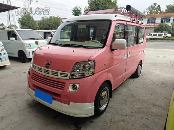 粉嘟嘟的旅行车铃木浪迪改装床车自驾游女生版面包露营车来了