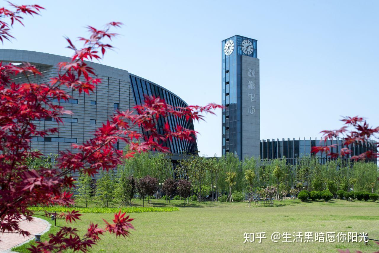 河南财政金融学院专科毕业证书图片（河南金融学院(原河南教育学院)龙子湖校区和校区财务主任黄国波）