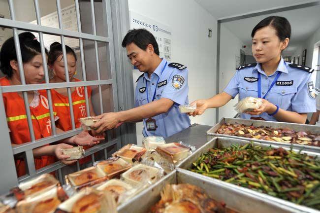 看守所里的生活是怎样的?