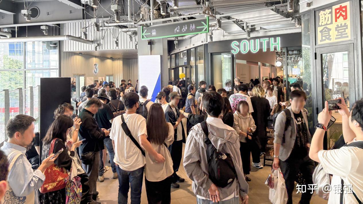 昔日国人赴日爆买,今朝东京街头千人排队守候中国云台相机首发